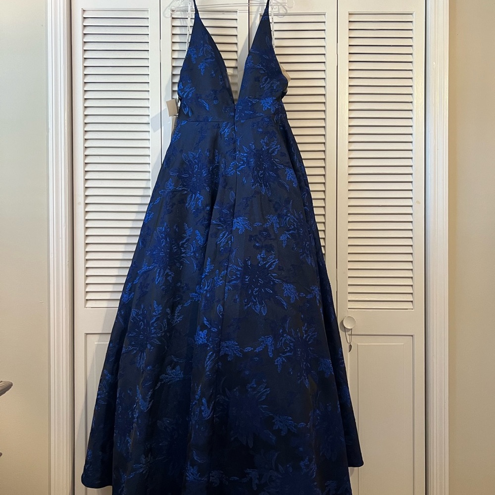 NWT FORMAL/PROM Gown by Angela & Alison size 16 but fits more like a size 12.